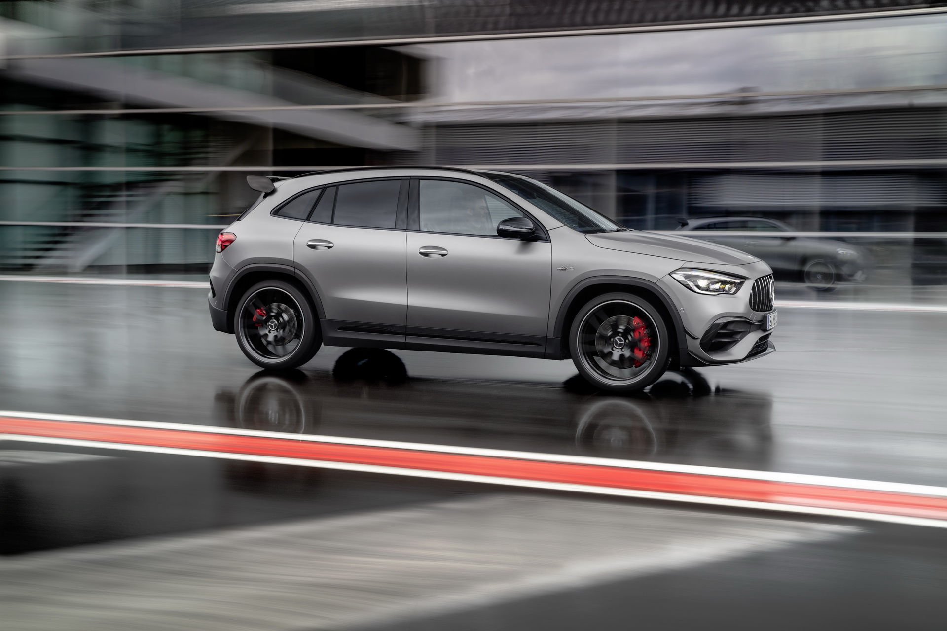 Mercedes-AMG GLA 45 4MATIC+ (2)