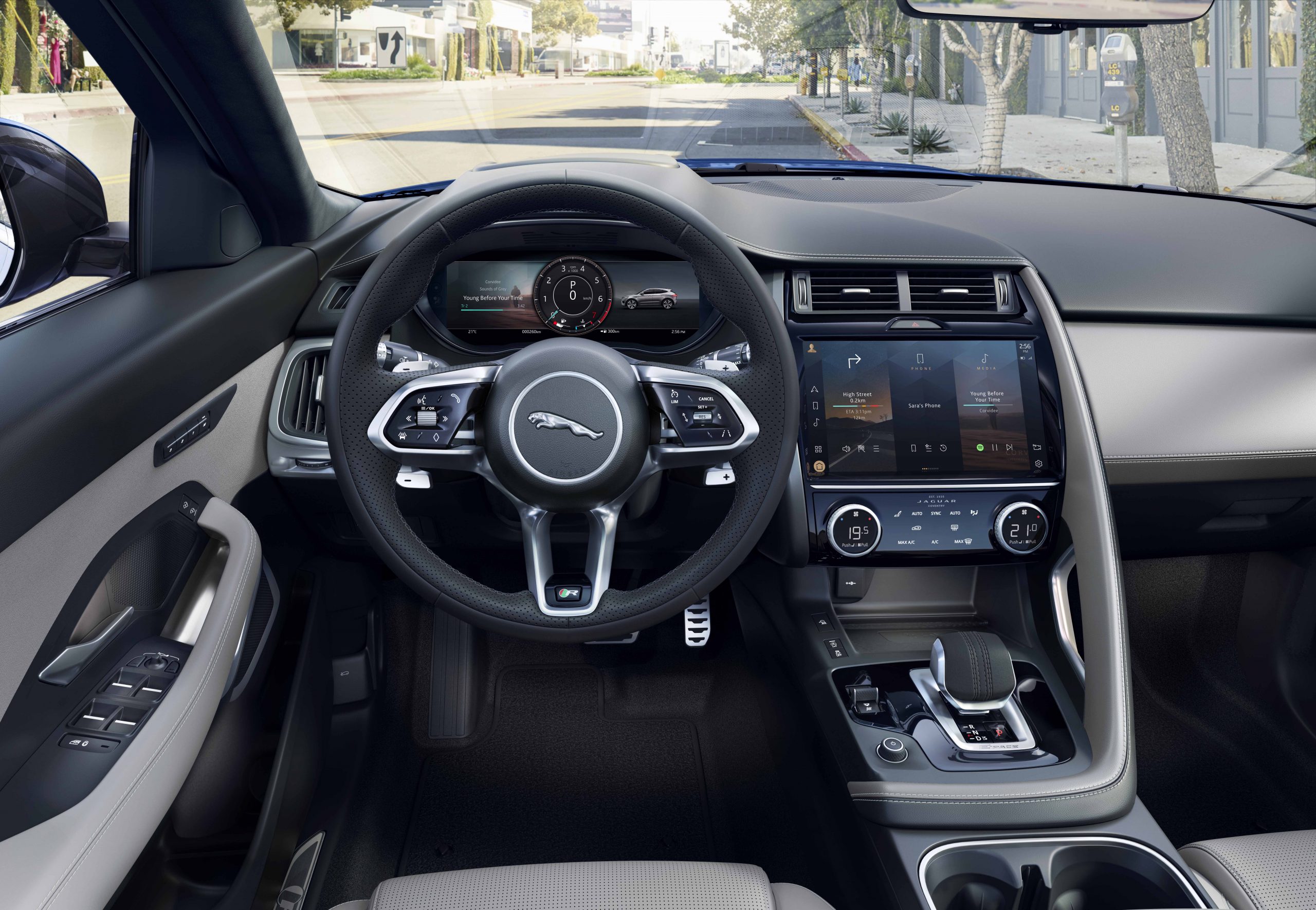 Noul Jaguar E-Pace aduce îmbunătățiri la interior și exterior, precum și motorizări electrificate