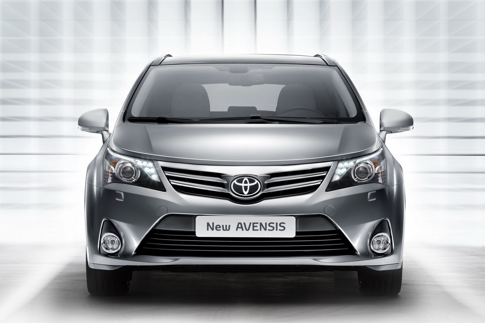 Toyota Avensis facelift beneficiaza de noi dotari optionale moderne