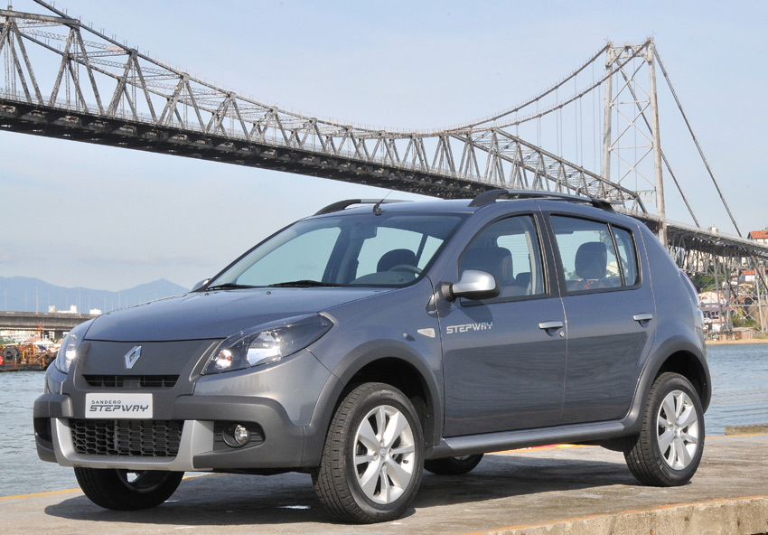 Renault Sandero Stepway are un look mult mai apropiat de al unui crossover capabil