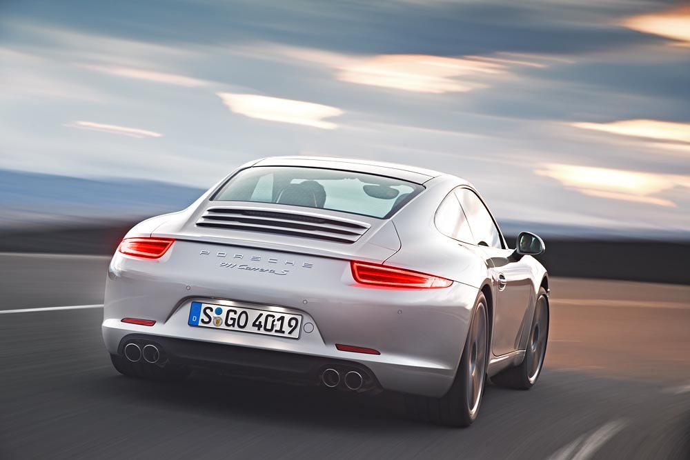 Versiunea Porsche 911 Carrera S beneficiaza optional de sistemul PDCC