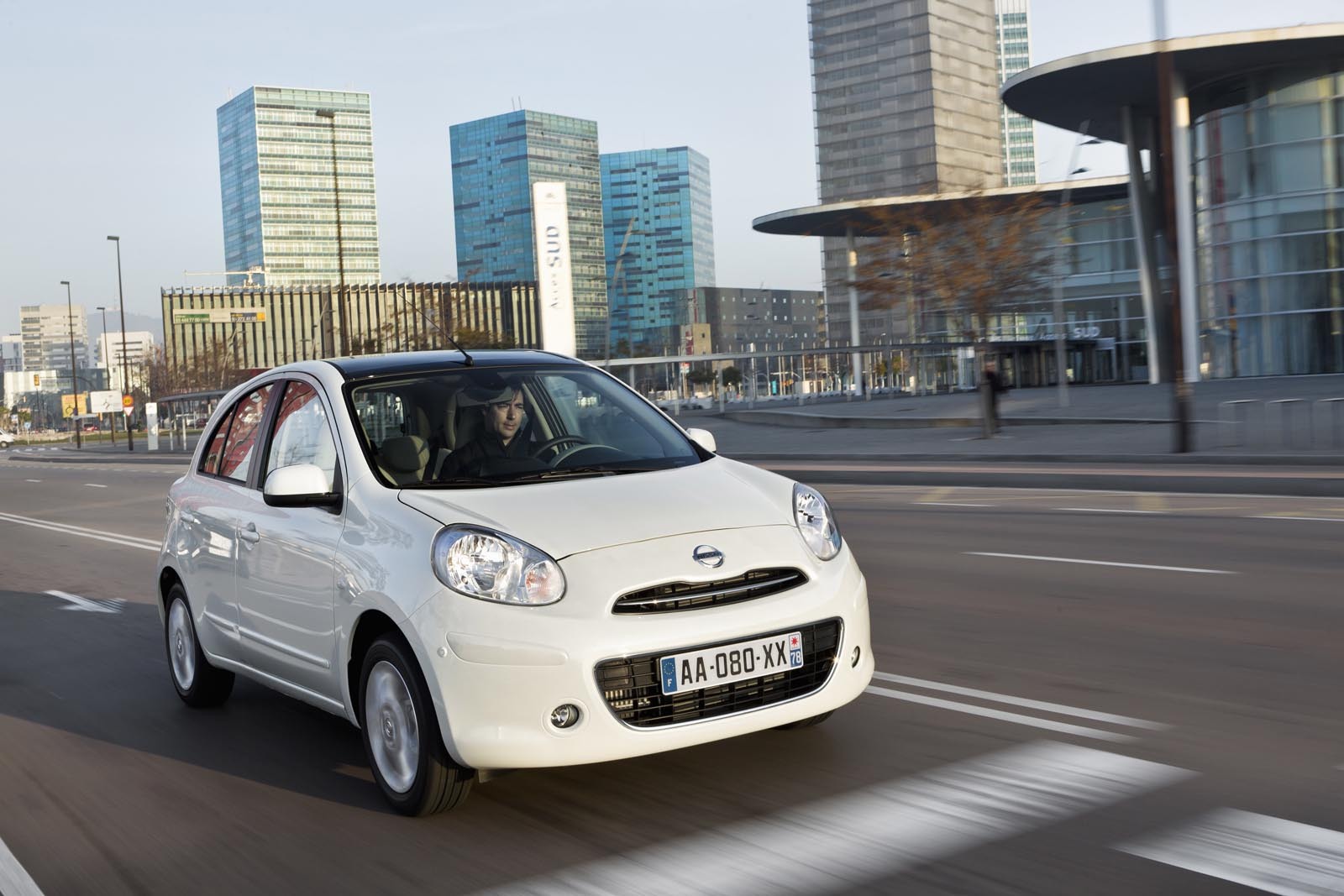 Nissan Micra 1.2 are 80 CP si consuma doar 5 litri/100 km in medie