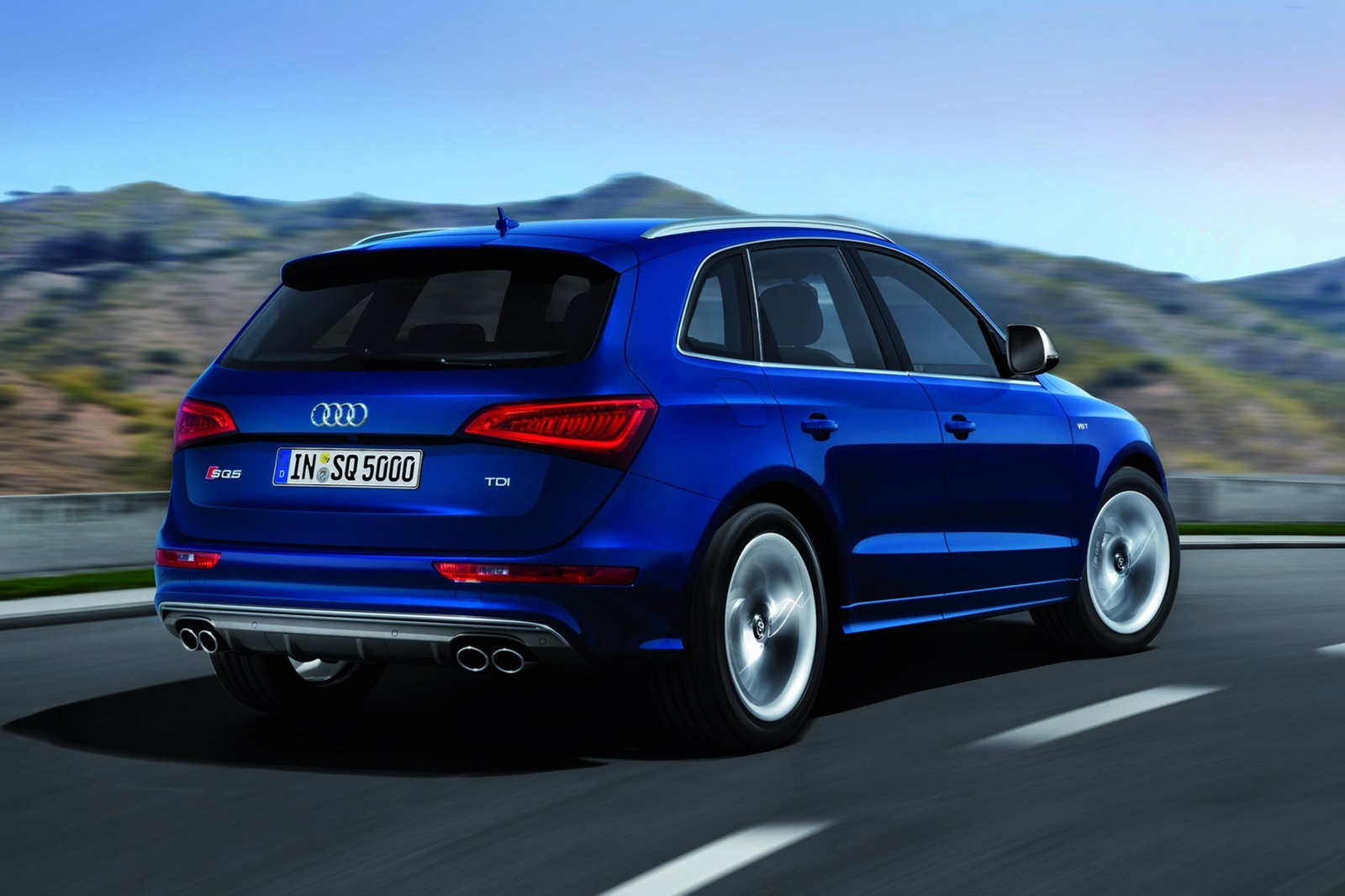 Audi SQ5 TDI are un demaraj 0-100 km/h in 5,1 secunde si atinge 250 km/h