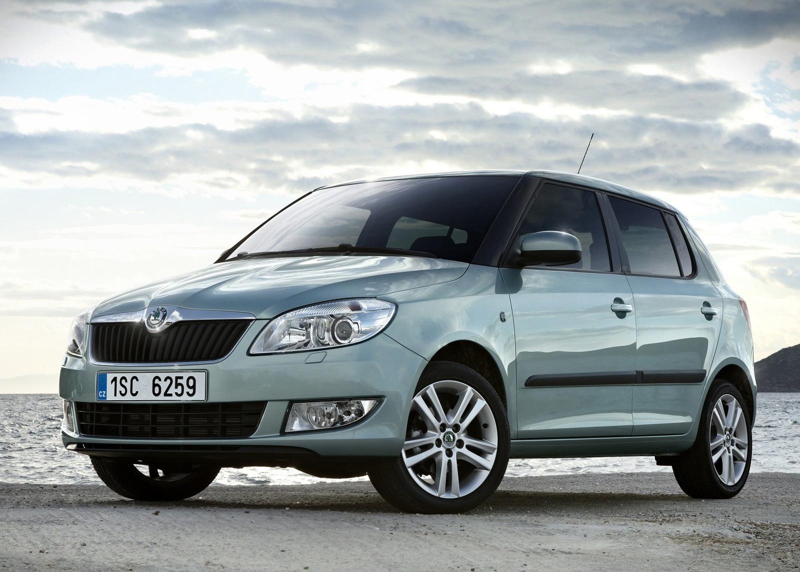 Skoda Fabia este cel mai ieftin model cu dublu ambreiaj DSG: 1.2 TSI DSG porneste de la 13.271 euro