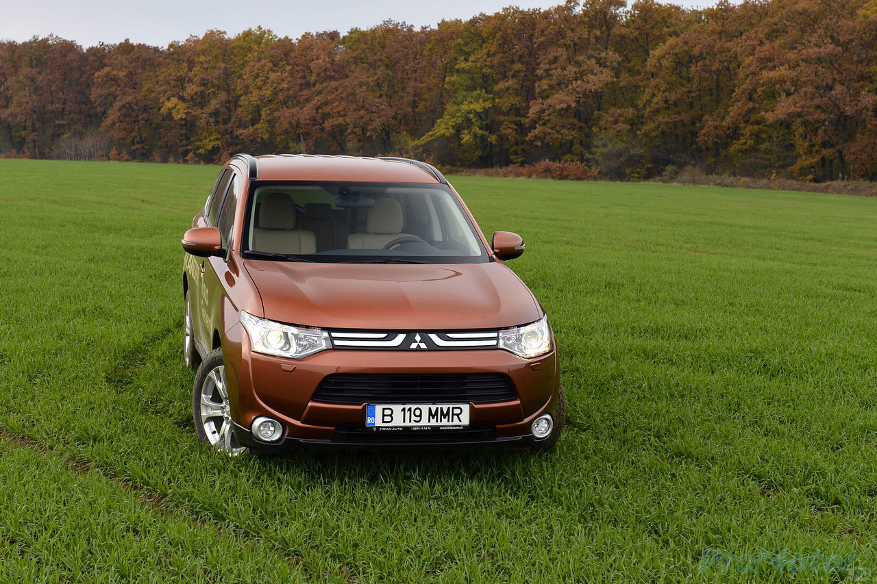 Mitsubishi Outlander 2013 off road