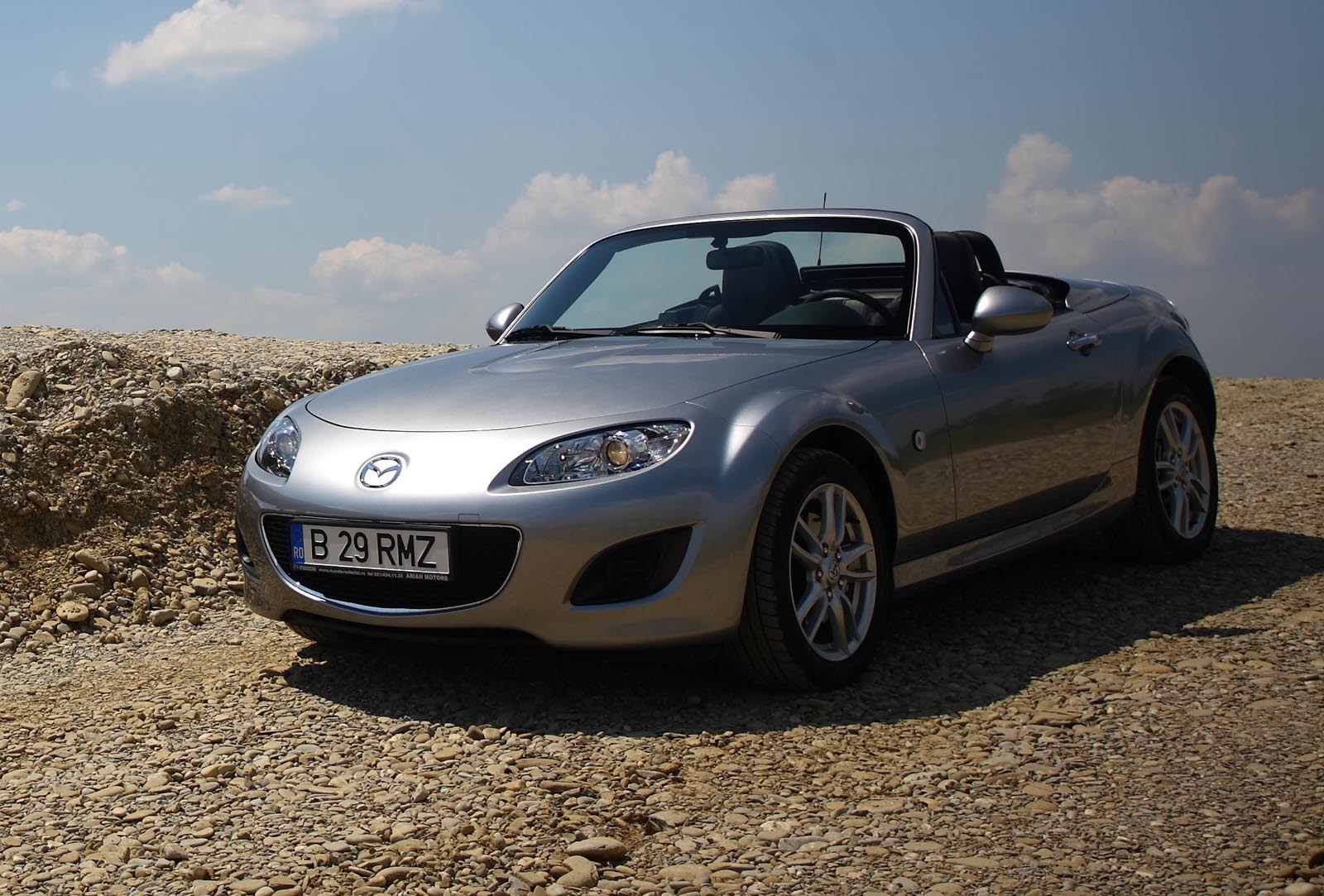 Mazda MX-5 are deja o istorie de peste 20 de ani