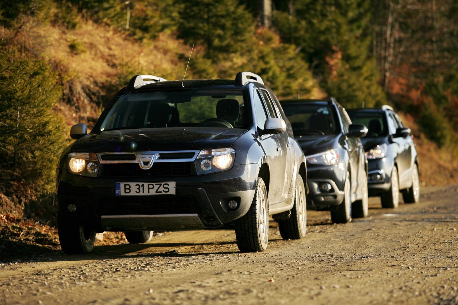 Dacia Duster are un stil mai simplist, dar si foarte pragmatic si spatios