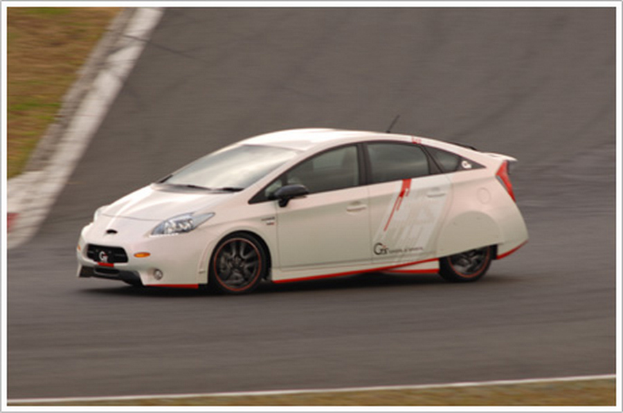 Prius mizeaza pe look racing